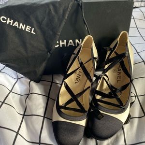 Two-tone Chanel satin pumps